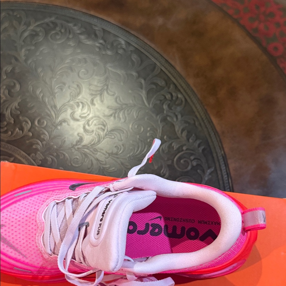 Nike Pink Gradient Vapormax Plus Sneakers - Picture 4 of 4
